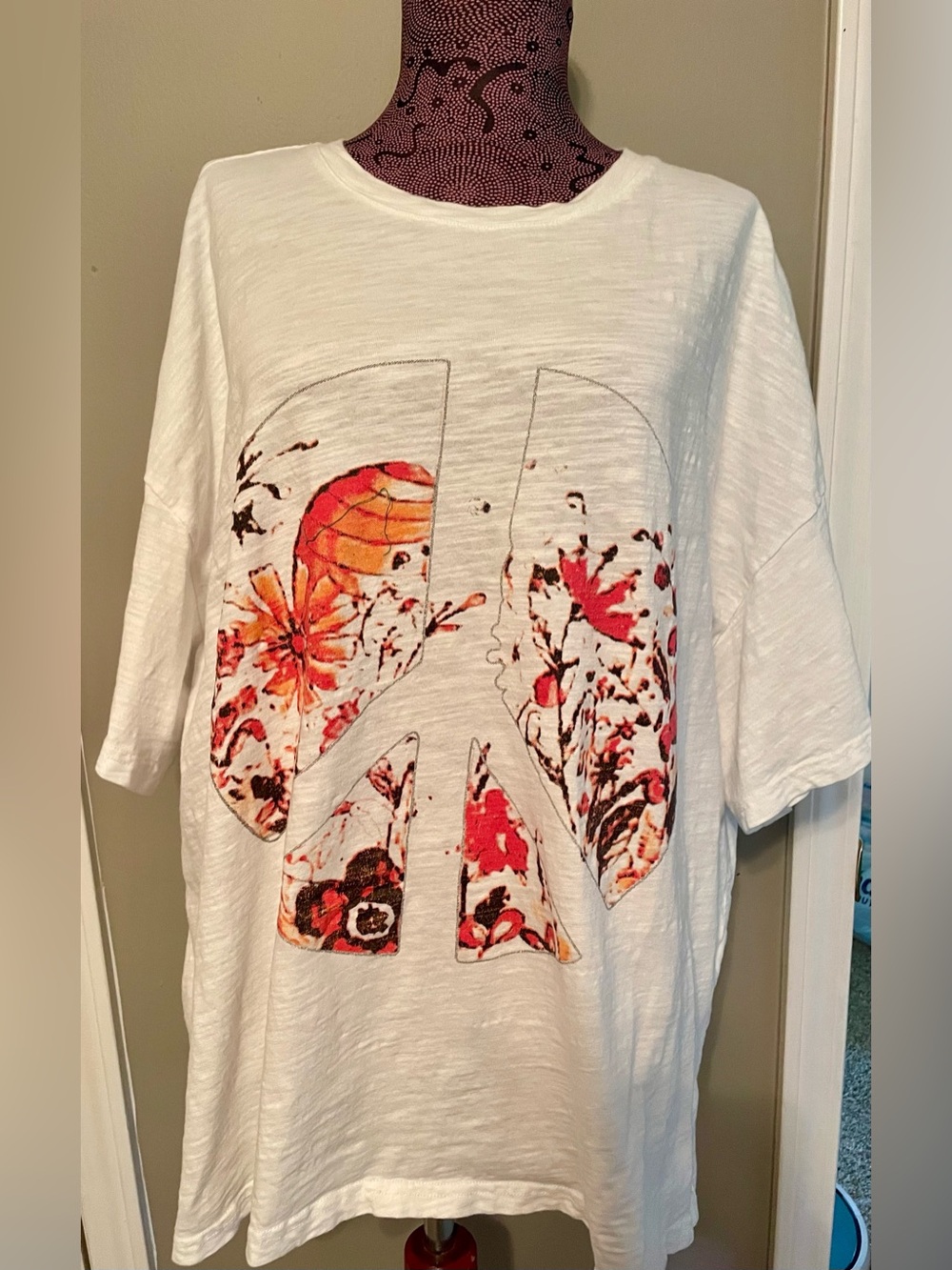 Blue Velvet oversized peace sign floral print white t shirt. size large